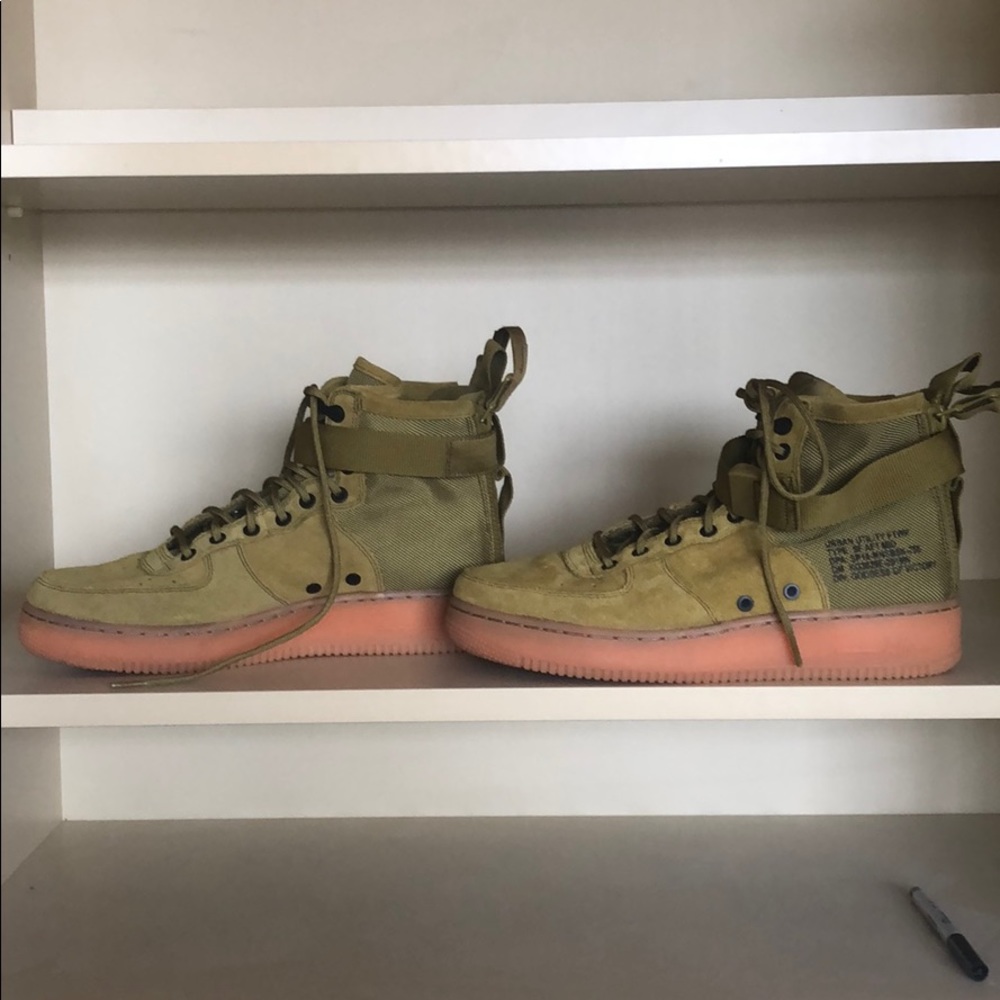 Green Nike Air